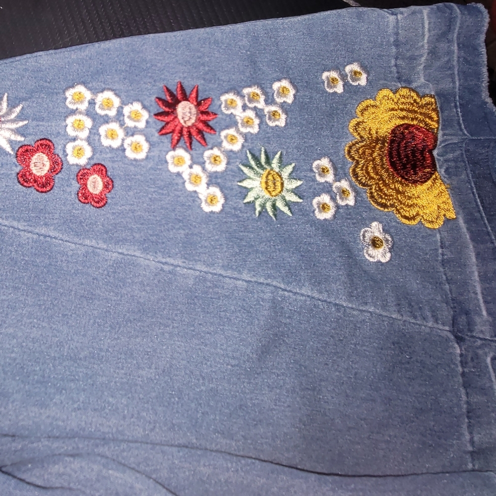 Embroidered Light Wash Flare Leg Jeans | XL | Boho Floral Denim - Picture 5 of 6